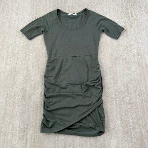 Athleta Seeker Short Sleeve Ruched Cross Cross Hem Dress S Green